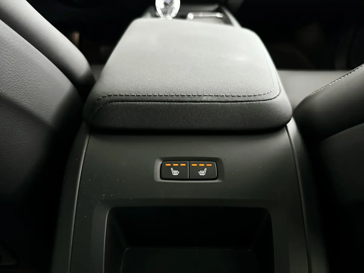 T6 Plug-in hybrid AWD Plus Black Edition | Panoramadak | 360° camera | Harman Kardon | Head-up display | Stoel- en stuurverwarming | Trekhaak