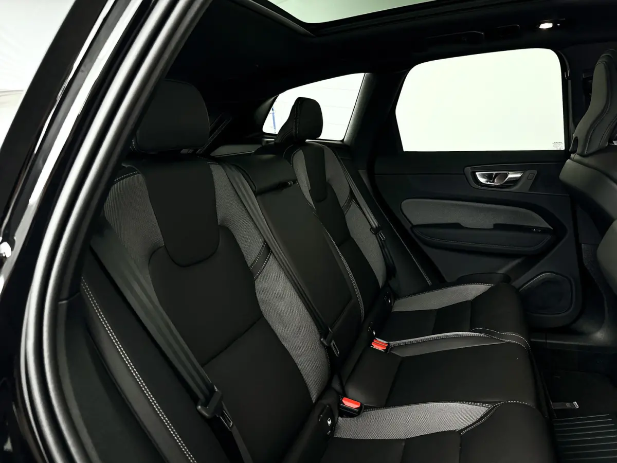 T6 Plug-in hybrid AWD Plus Black Edition | Panoramadak | 360° camera | Harman Kardon | Head-up display | Stoel- en stuurverwarming | Trekhaak