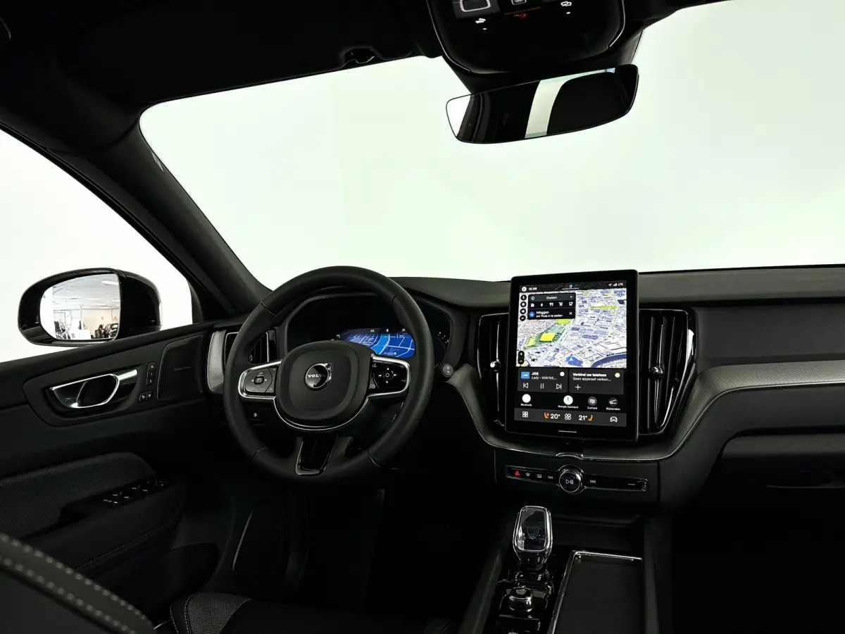 T6 Plug-in hybrid AWD Plus Black Edition | Panoramadak | 360° camera | Harman Kardon | Head-up display | Stoel- en stuurverwarming | Trekhaak