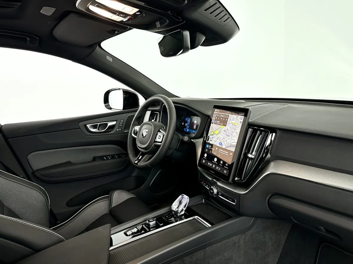 T6 Plug-in hybrid AWD Plus Black Edition | Panoramadak | 360° camera | Harman Kardon | Head-up display | Stoel- en stuurverwarming | Trekhaak