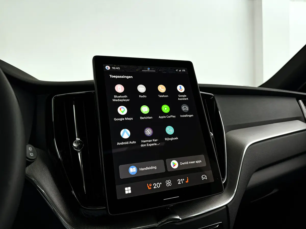 T6 Plug-in hybrid AWD Plus Black Edition | Panoramadak | 360° camera | Harman Kardon | Head-up display | Stoel- en stuurverwarming | Trekhaak