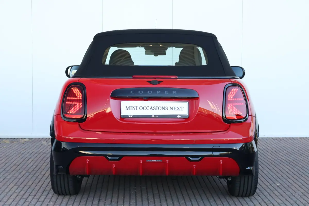 2.0 C John Cooper Works M | Harman/Kardon Surround Sound | Stoelverwarming | Ledverlichting | Comfortacces | Headup Display
