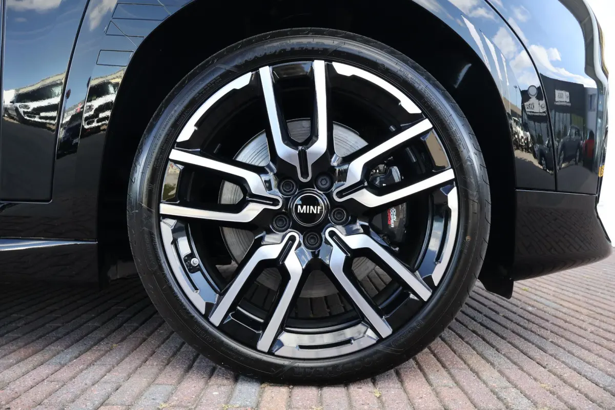 E John Cooper Works L 42.5 kWh | Pano-dak | Head-up display | Harman & Kardon | Comfort access | Stoel & stuurverwarming