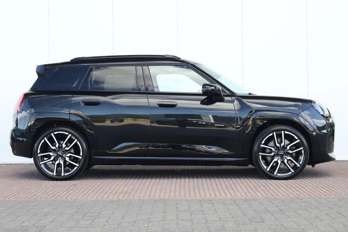 E John Cooper Works L 42.5 kWh | Pano-dak | Head-up display | Harman & Kardon | Comfort access | Stoel & stuurverwarming