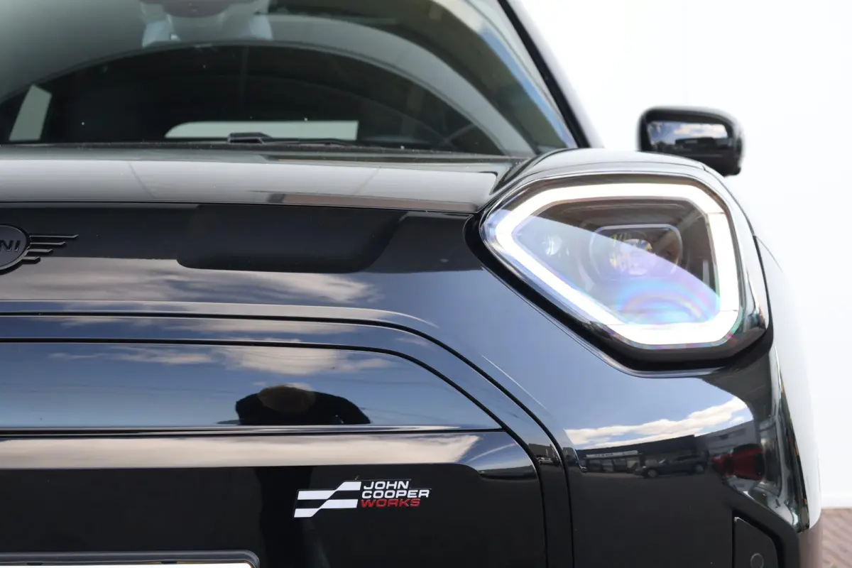 E John Cooper Works L 42.5 kWh | Pano-dak | Head-up display | Harman & Kardon | Comfort access | Stoel & stuurverwarming