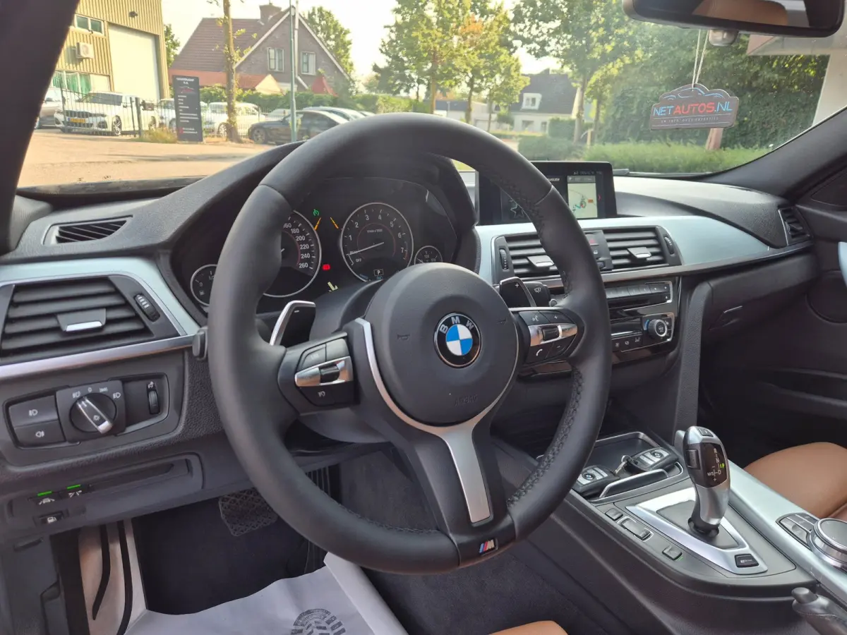 330e M Sport Apple CarPlay Schuifdak NL NAP 100% dealer onderhouden Line Assist Keyless 330e