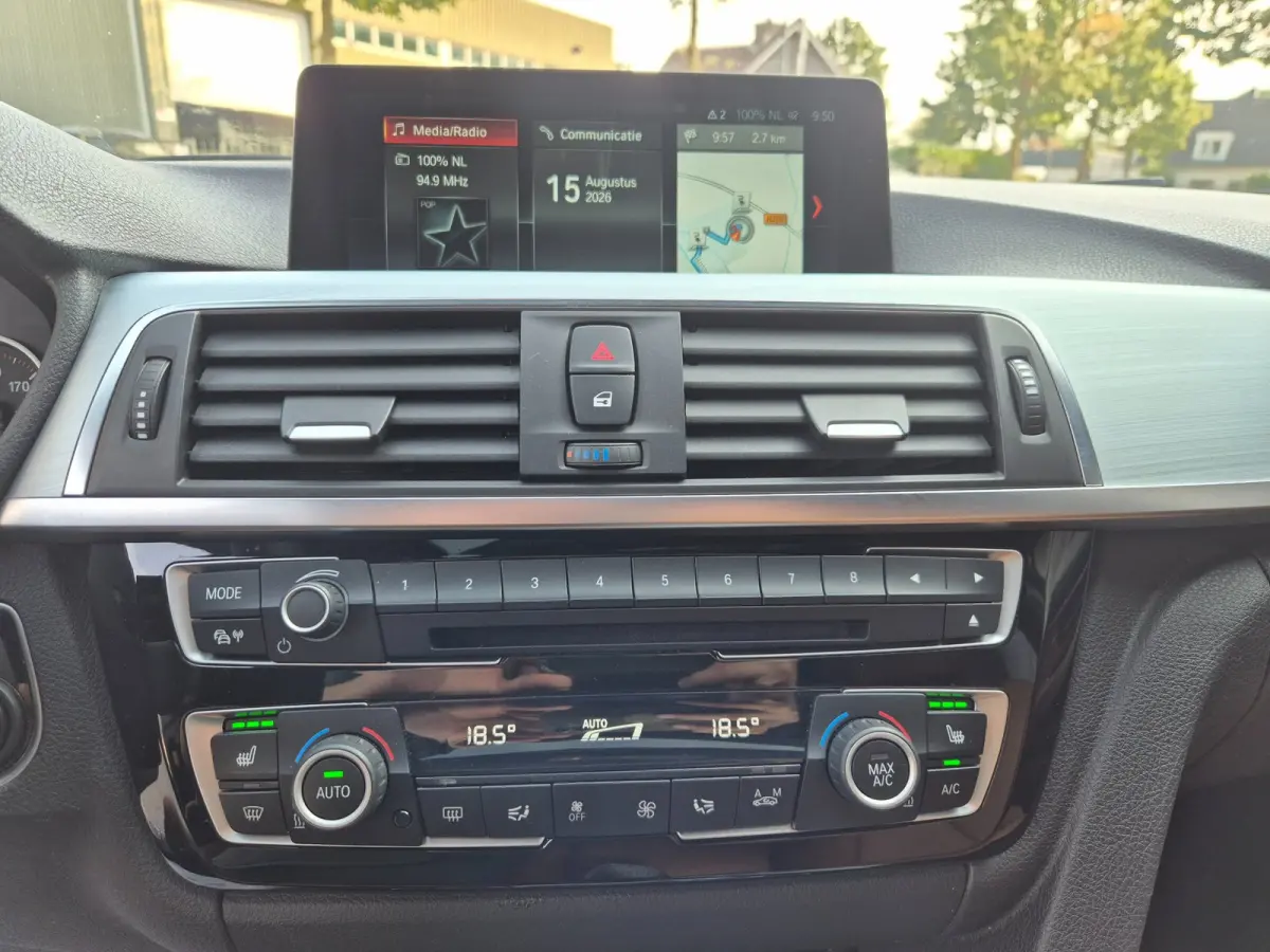 330e M Sport Apple CarPlay Schuifdak NL NAP 100% dealer onderhouden Line Assist Keyless 330e