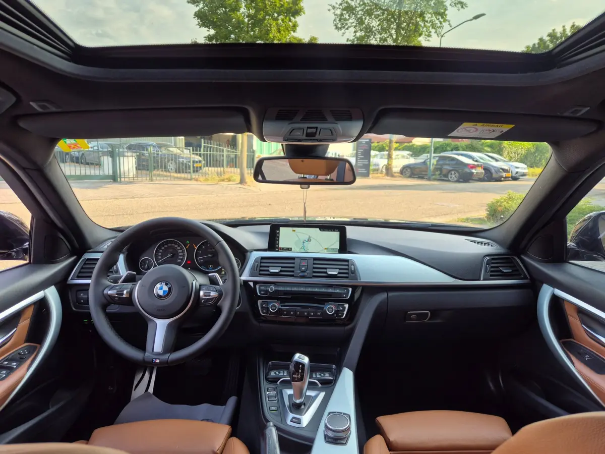 330e M Sport Apple CarPlay Schuifdak NL NAP 100% dealer onderhouden Line Assist Keyless 330e