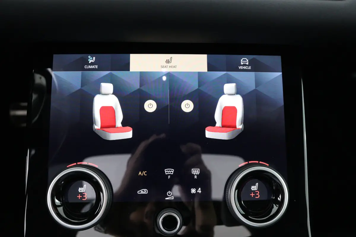 1.5 P300e AWD R-Dynamic HSE | SOH 96% | Panoramadak | Meridian | Adaptive Cruise | 360 Camera | Stoel-/Stuurverwarming | Elektr stoel + Mem | HUD | Full Led | Dealer Onderhouden