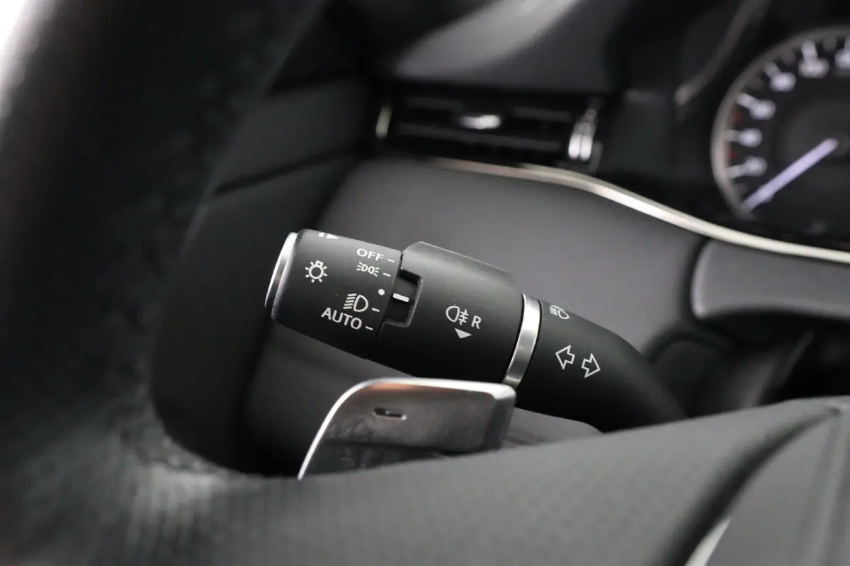 1.5 P300e AWD R-Dynamic HSE | SOH 96% | Panoramadak | Meridian | Adaptive Cruise | 360 Camera | Stoel-/Stuurverwarming | Elektr stoel + Mem | HUD | Full Led | Dealer Onderhouden