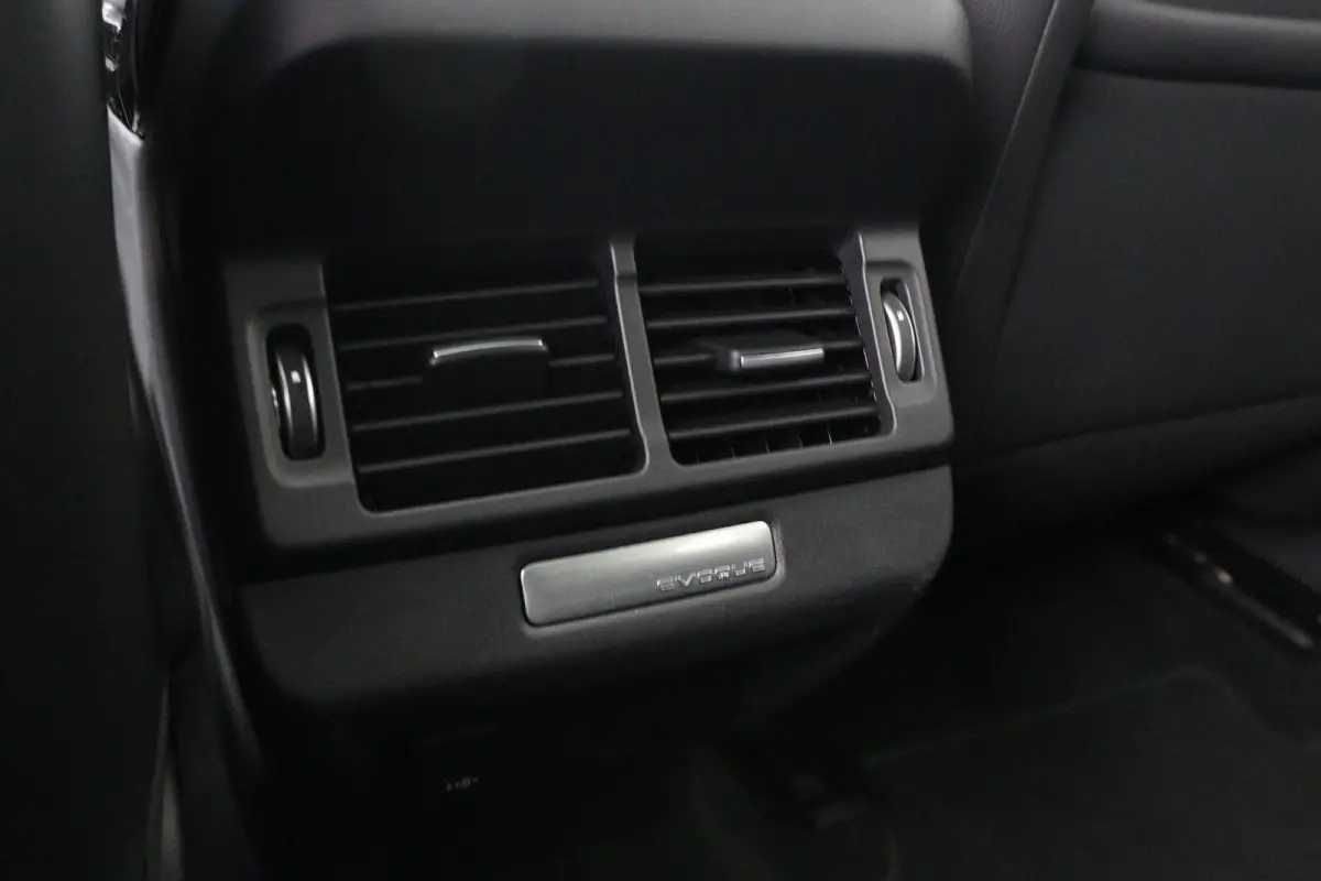 1.5 P300e AWD R-Dynamic HSE | SOH 96% | Panoramadak | Meridian | Adaptive Cruise | 360 Camera | Stoel-/Stuurverwarming | Elektr stoel + Mem | HUD | Full Led | Dealer Onderhouden