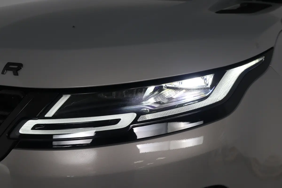 1.5 P300e AWD R-Dynamic HSE | SOH 96% | Panoramadak | Meridian | Adaptive Cruise | 360 Camera | Stoel-/Stuurverwarming | Elektr stoel + Mem | HUD | Full Led | Dealer Onderhouden