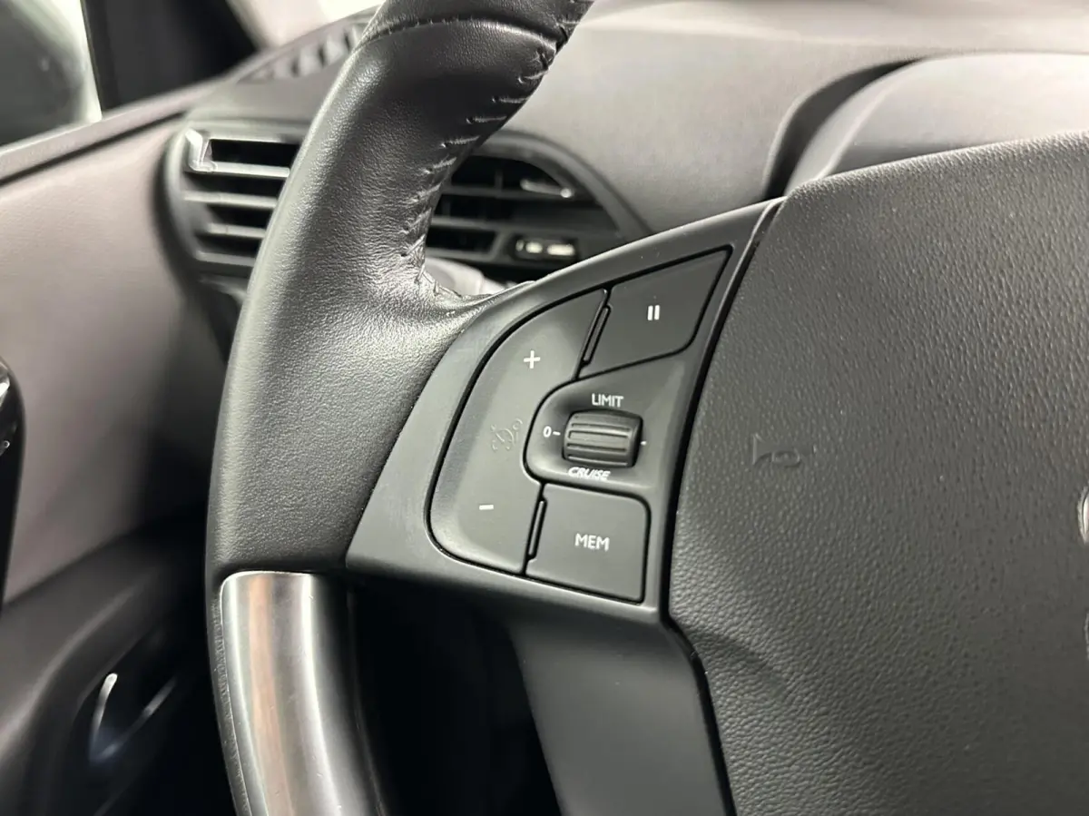 1.2 PureTech Business CARPLAY NAVI ECC CRUISE 85000 KM.