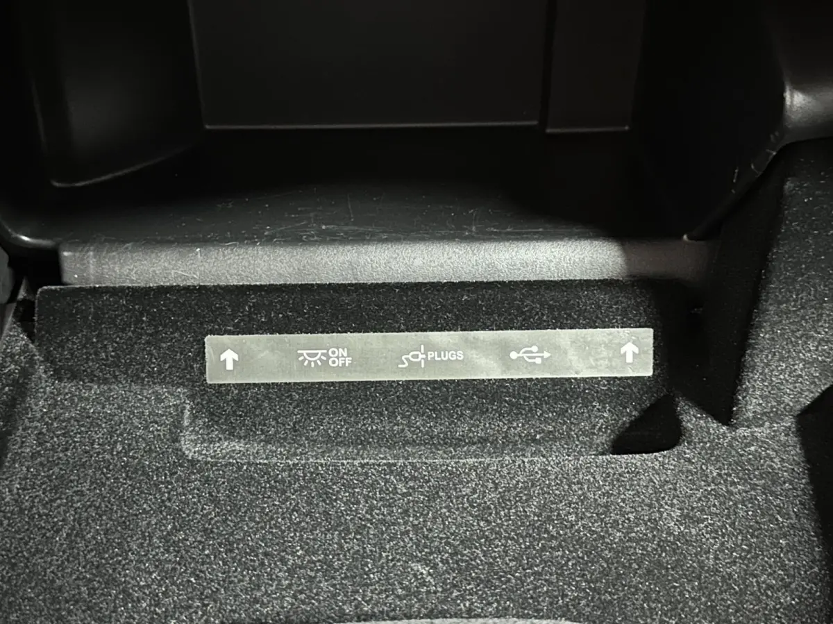 1.2 PureTech Business CARPLAY NAVI ECC CRUISE 85000 KM.
