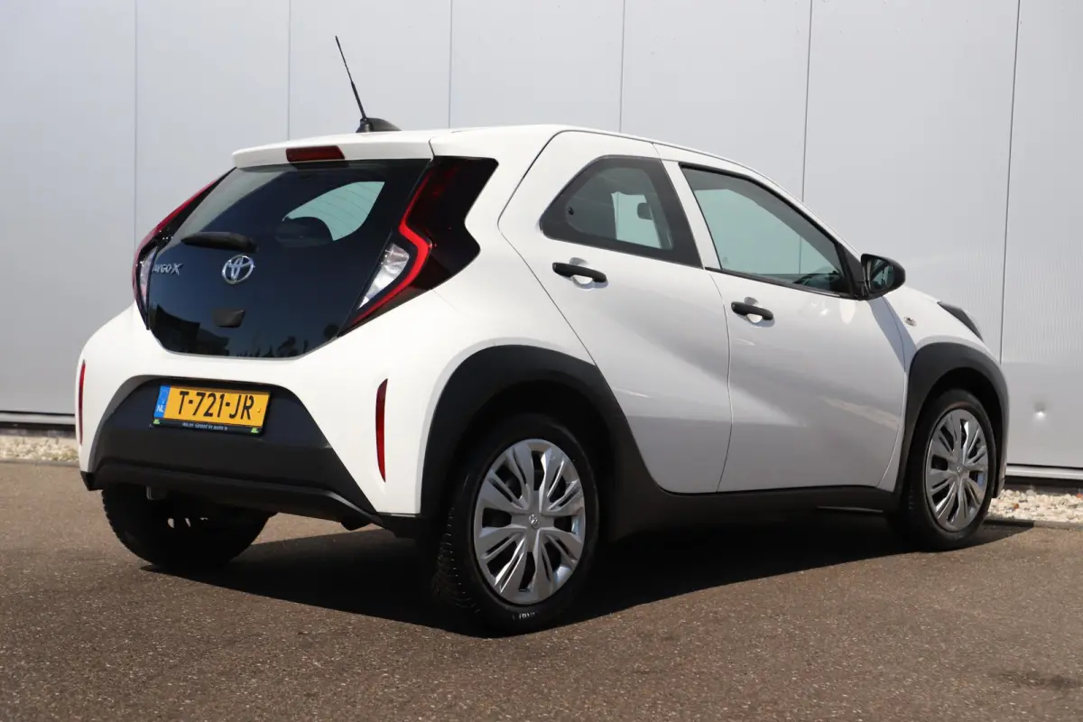 1.0 VVT-i MT Quiet Edition Airco Adaptive Cruise Elektrische Ramen CV