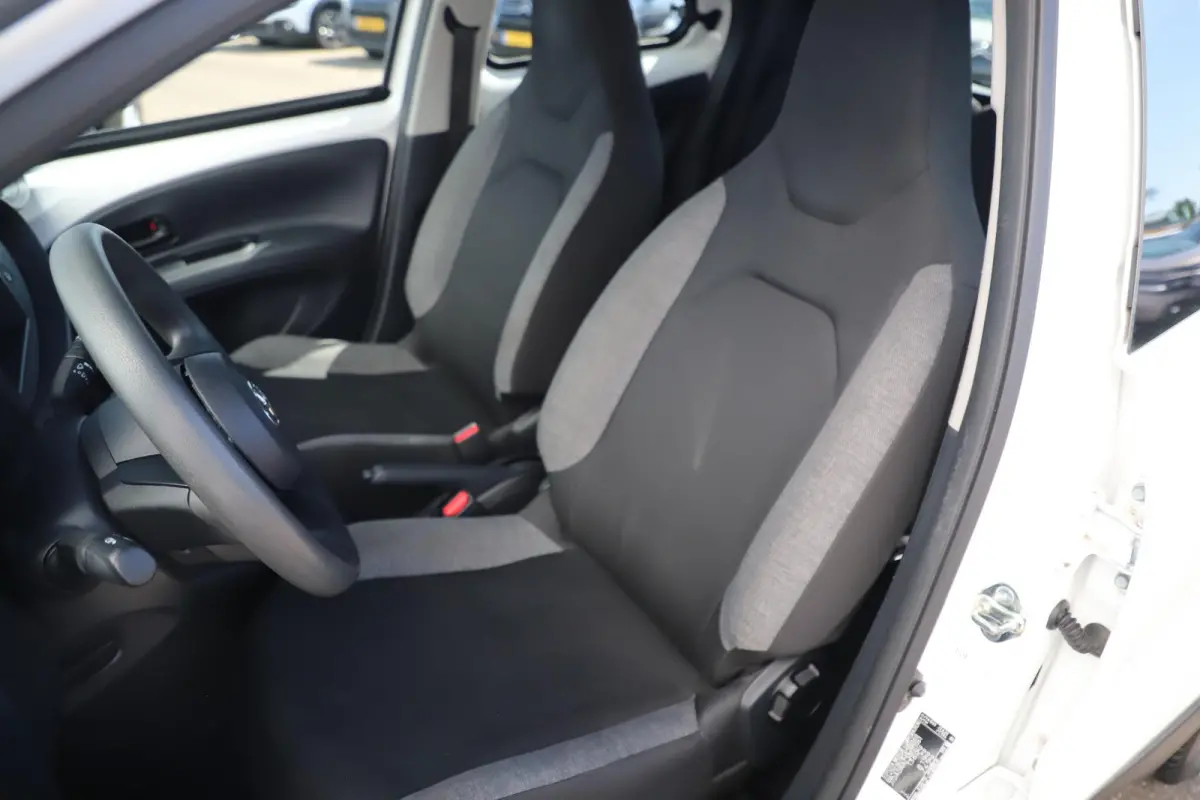 1.0 VVT-i MT Quiet Edition Airco Adaptive Cruise Elektrische Ramen CV