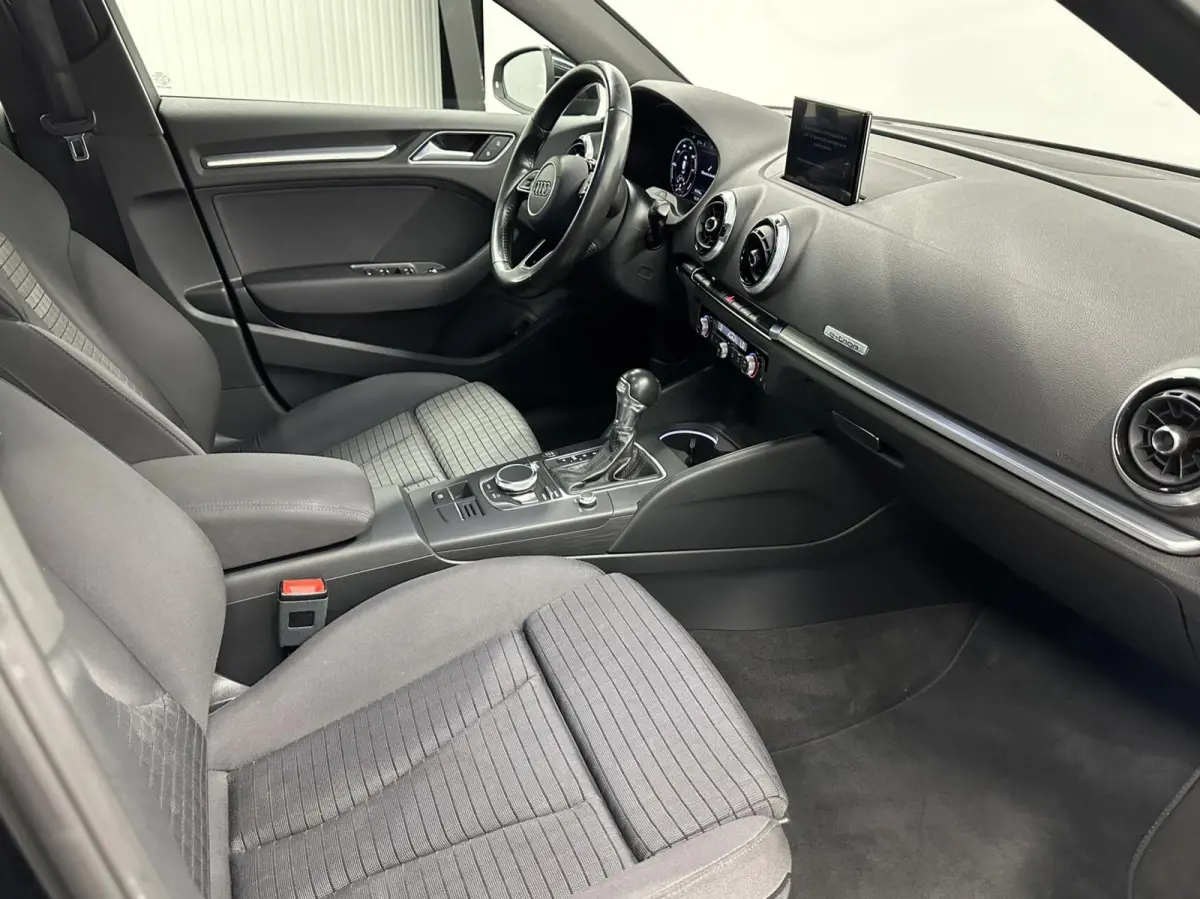 1.4 e-tron Sport Pro Line plus NAVI CRUISE 69000 KM.