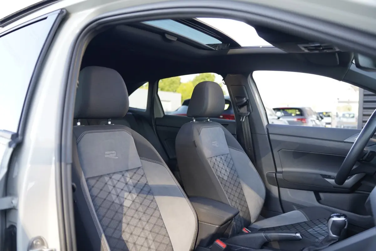 1.0 TSI 2x R-Line DSG Ascot Pano Black Style Cam IQ Matrix Beats ACC