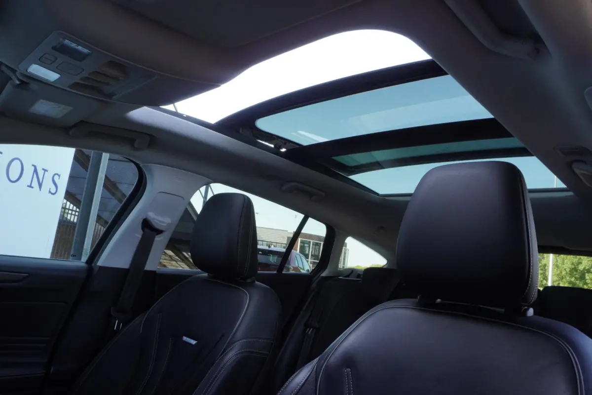 1.5 EcoBoost 150PK Vignale+Led+Volleder+Navigatie+Pano-dak+Camera+BO-Sound+18"LMV = ORIG/NL NIEUWE BANDEN ETC !!