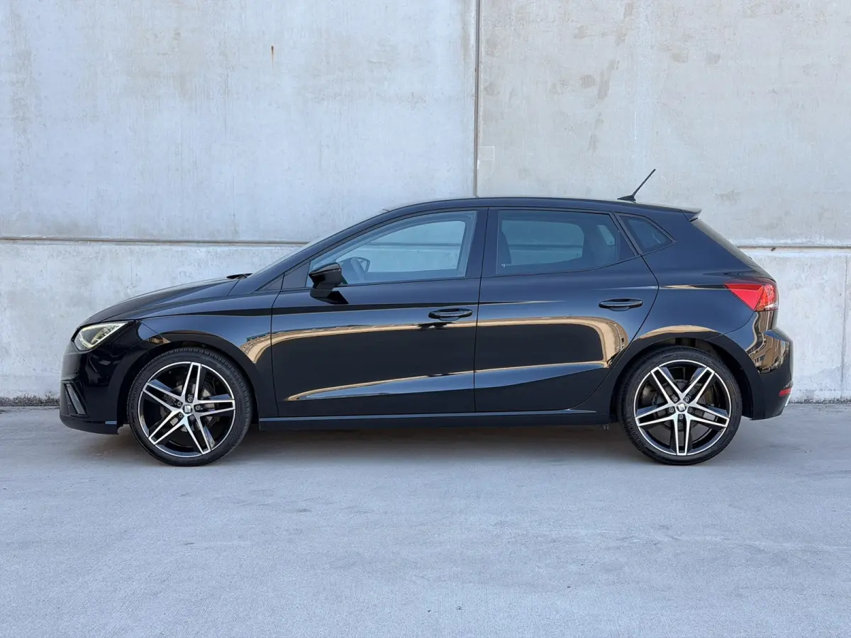 1.0 TSI FR Camera Beats LED Carplay Keyless ACC