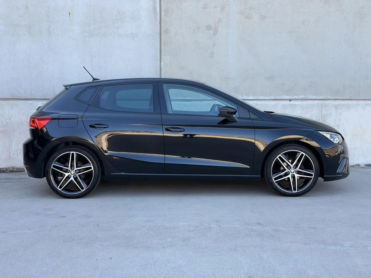 1.0 TSI FR Camera Beats LED Carplay Keyless ACC