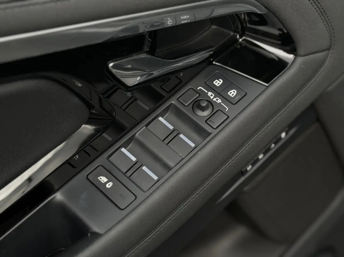 1.5 P300e AWD R-Dynamic HSE