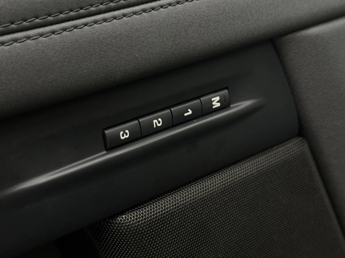 1.5 P300e AWD R-Dynamic HSE