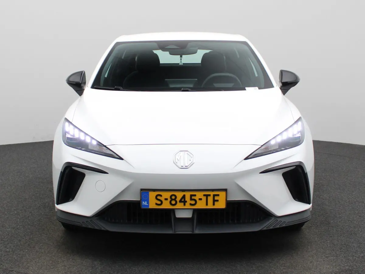 Standard 51 kWh | APPLE CARPLAY | ANDROID AUTO | CLIMATE CONTROL | CRUISE CONTROL | PARKEERSENSOREN | LED VERLICHTING | BLUETOOTH | DAB RADIO | ELEKTRISCHE RAMEN |