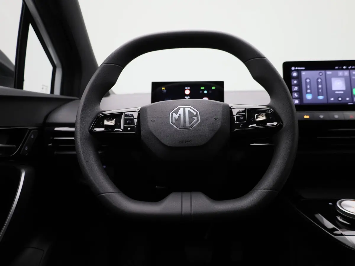 Standard 51 kWh | APPLE CARPLAY | ANDROID AUTO | CLIMATE CONTROL | CRUISE CONTROL | PARKEERSENSOREN | LED VERLICHTING | BLUETOOTH | DAB RADIO | ELEKTRISCHE RAMEN |