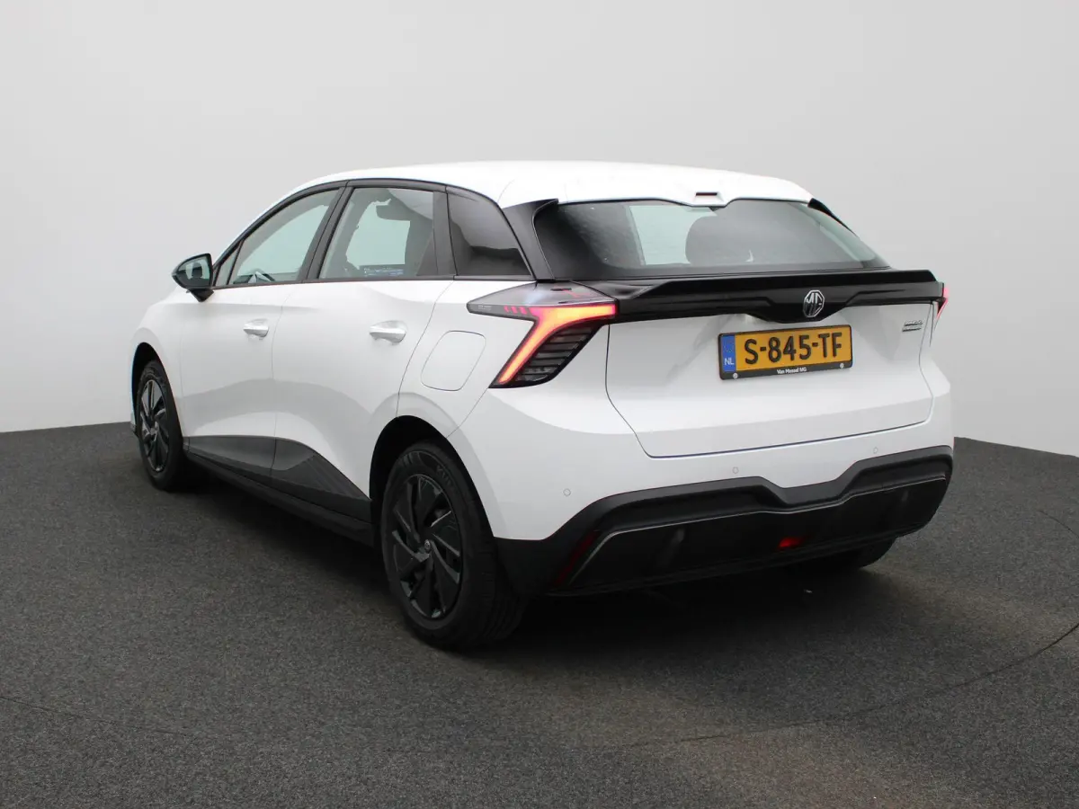 Standard 51 kWh | APPLE CARPLAY | ANDROID AUTO | CLIMATE CONTROL | CRUISE CONTROL | PARKEERSENSOREN | LED VERLICHTING | BLUETOOTH | DAB RADIO | ELEKTRISCHE RAMEN |