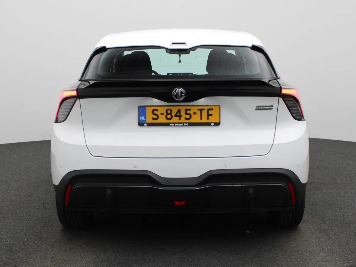 Standard 51 kWh | APPLE CARPLAY | ANDROID AUTO | CLIMATE CONTROL | CRUISE CONTROL | PARKEERSENSOREN | LED VERLICHTING | BLUETOOTH | DAB RADIO | ELEKTRISCHE RAMEN |