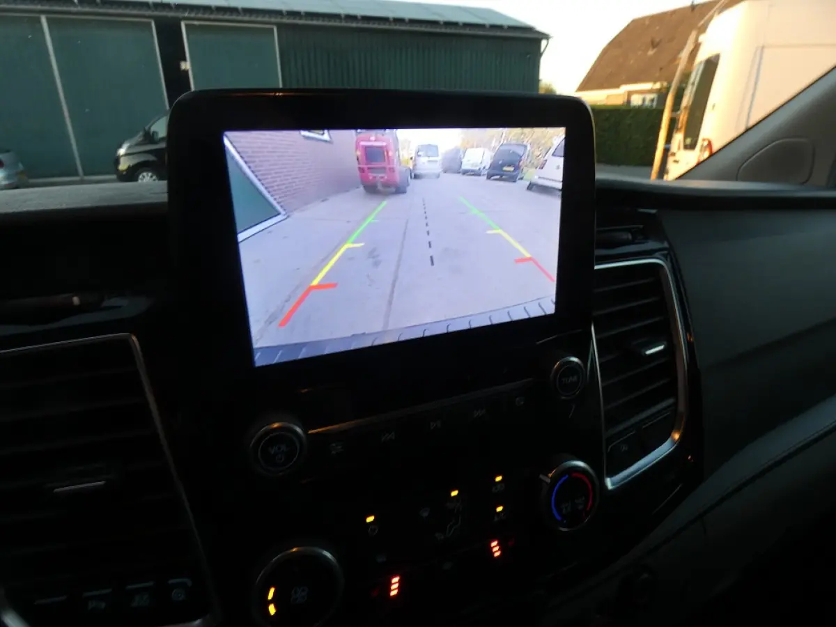 320 2.0 TDCI L2H1 Sport*navi/cam * xenon