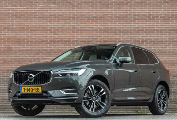 T8 Twin Engine AWD Momentum, Leder, Carplay, Trekhaak, Stoelverwarming, Camera, Panoramadak, Full LED.