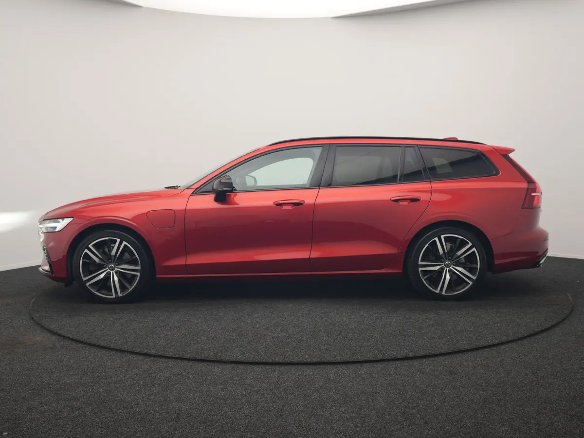T6 Recharge AWD R-Design PHEV 340pk Dealer O.H | Trehaak Af Fabriek | Camera | Lederen Sportstoelen Memory & Verwarmd | Cruise Control | Pilot Assist | Apple Carplay | Keyless | Stuurverwarm