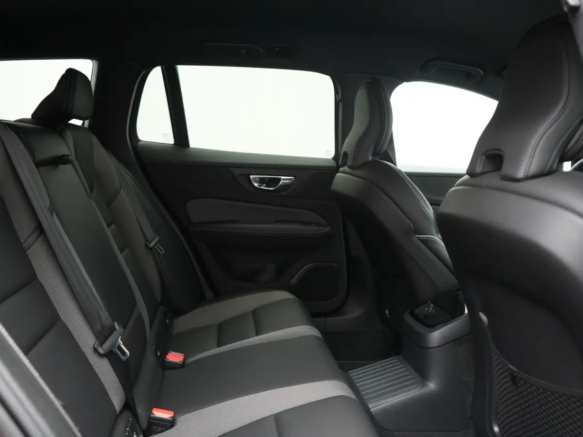 T6 Recharge AWD R-Design PHEV 340pk Dealer O.H | Trehaak Af Fabriek | Camera | Lederen Sportstoelen Memory & Verwarmd | Cruise Control | Pilot Assist | Apple Carplay | Keyless | Stuurverwarm