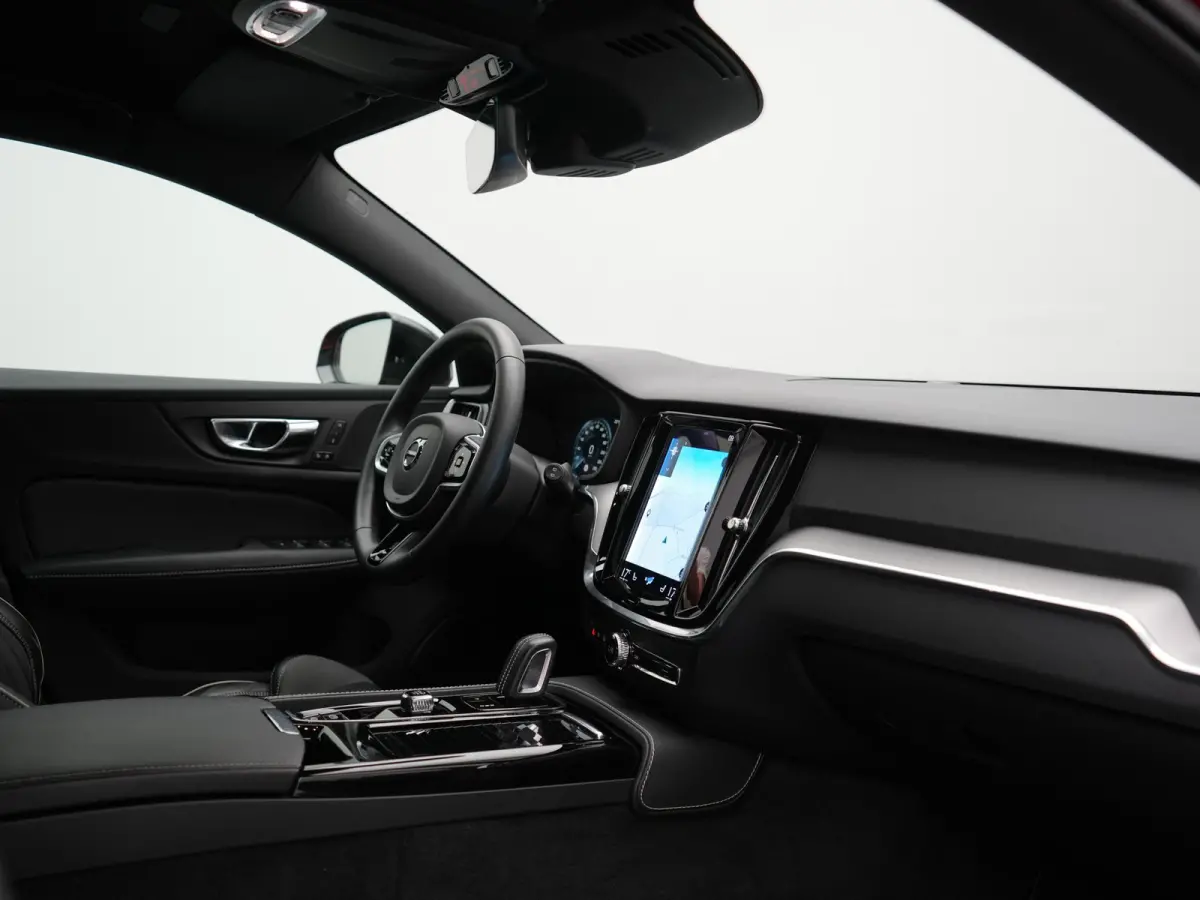 T6 Recharge AWD R-Design PHEV 340pk Dealer O.H | Trehaak Af Fabriek | Camera | Lederen Sportstoelen Memory & Verwarmd | Cruise Control | Pilot Assist | Apple Carplay | Keyless | Stuurverwarm
