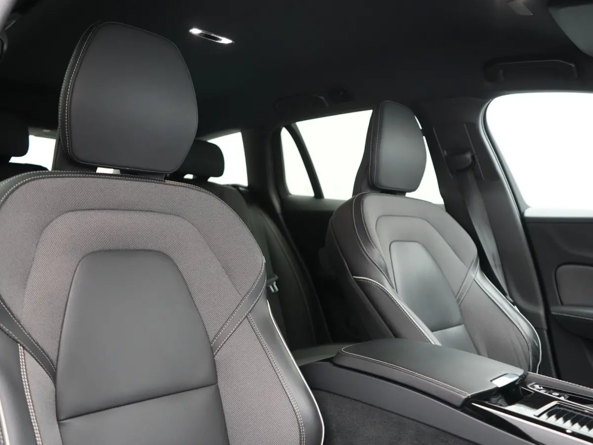 T6 Recharge AWD R-Design PHEV 340pk Dealer O.H | Trehaak Af Fabriek | Camera | Lederen Sportstoelen Memory & Verwarmd | Cruise Control | Pilot Assist | Apple Carplay | Keyless | Stuurverwarm