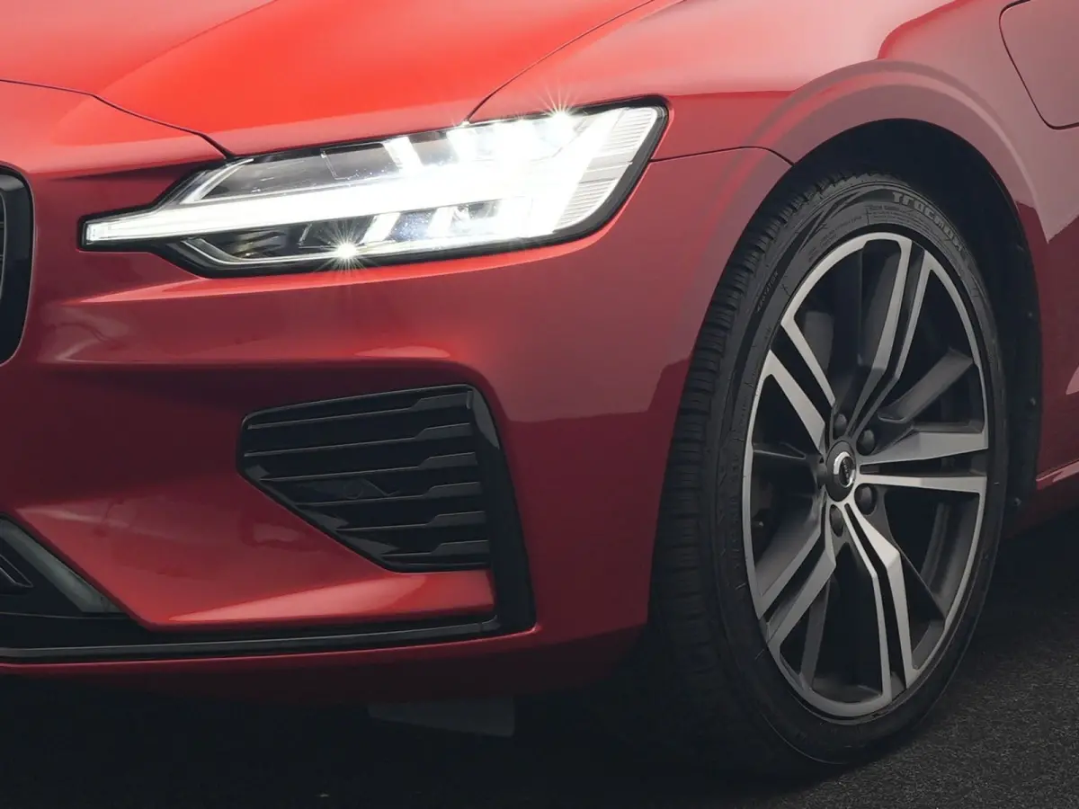 T6 Recharge AWD R-Design PHEV 340pk Dealer O.H | Trehaak Af Fabriek | Camera | Lederen Sportstoelen Memory & Verwarmd | Cruise Control | Pilot Assist | Apple Carplay | Keyless | Stuurverwarm