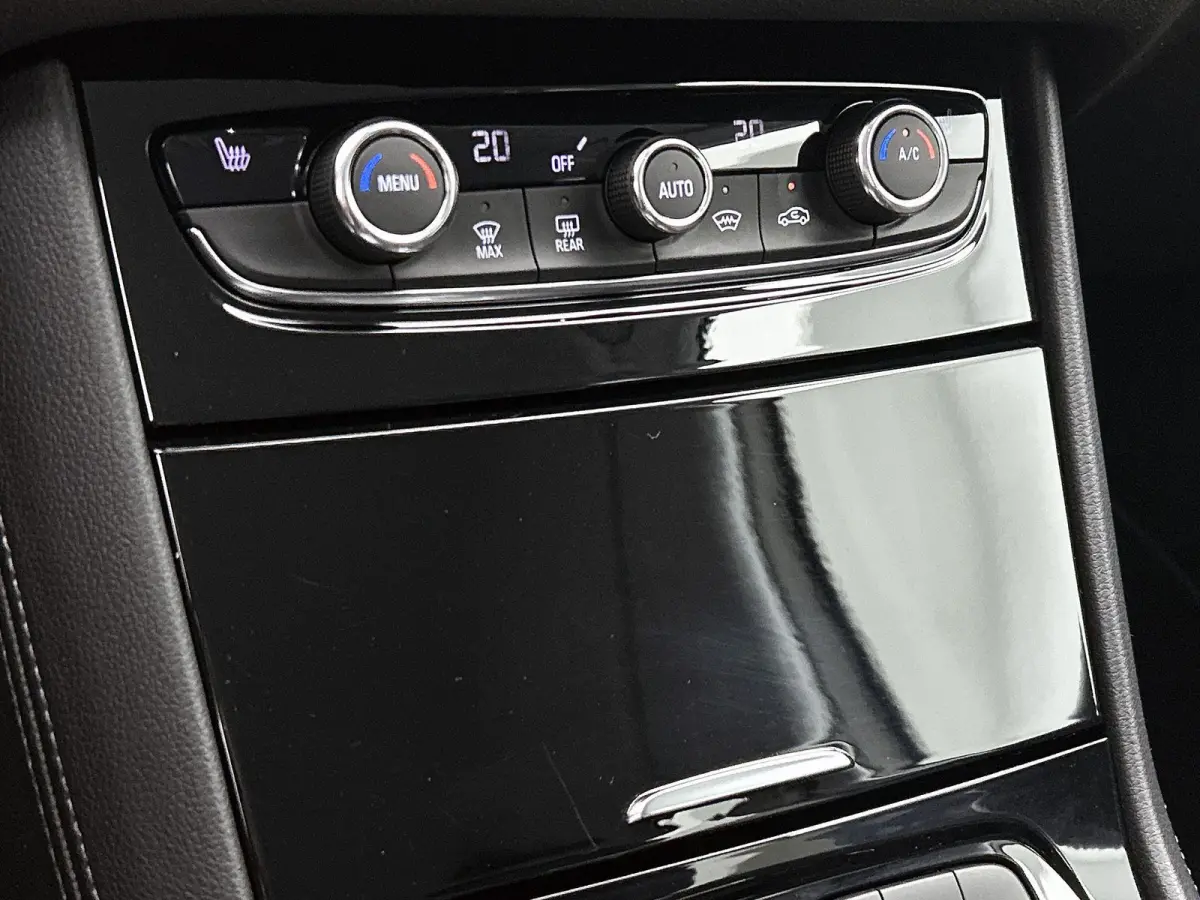 225pk Plug-In Hybrid GS Line | 1ste eigenaar | Accu 93% | Stuur/voorruit/stoelverwarming | Camera | 18"LMV | AGR stoelen | AUTOMAAT
