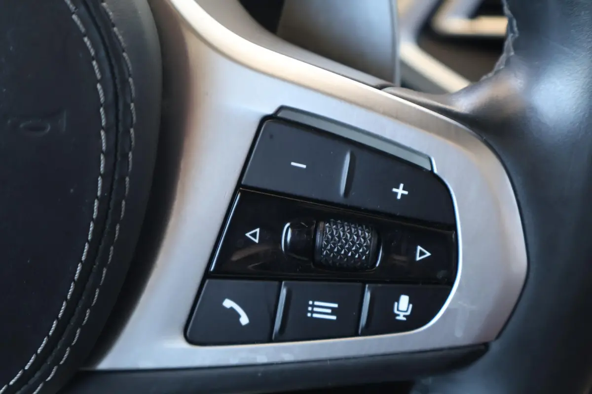 xDrive40i High Executive head-up display | Panoramadak