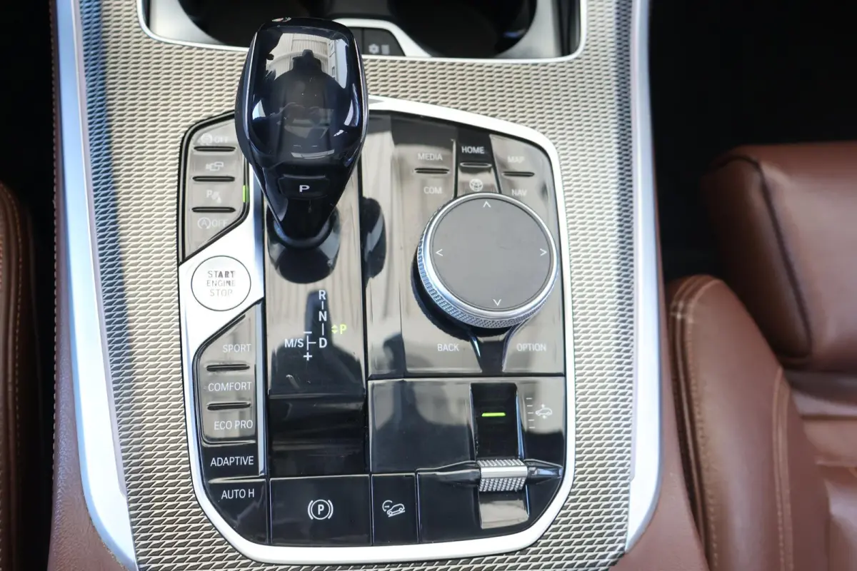 xDrive40i High Executive head-up display | Panoramadak