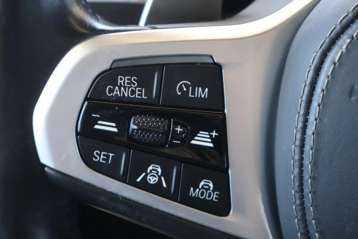 xDrive40i High Executive head-up display | Panoramadak
