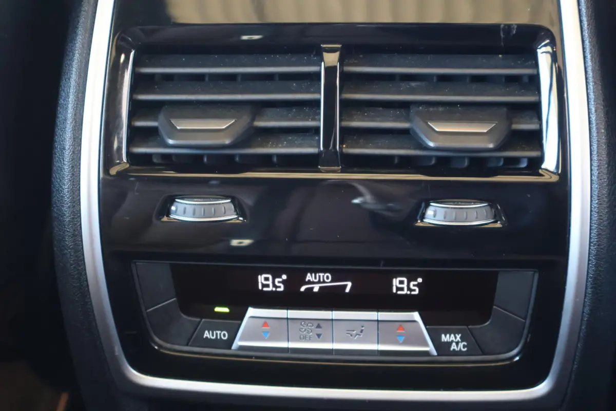 xDrive40i High Executive head-up display | Panoramadak