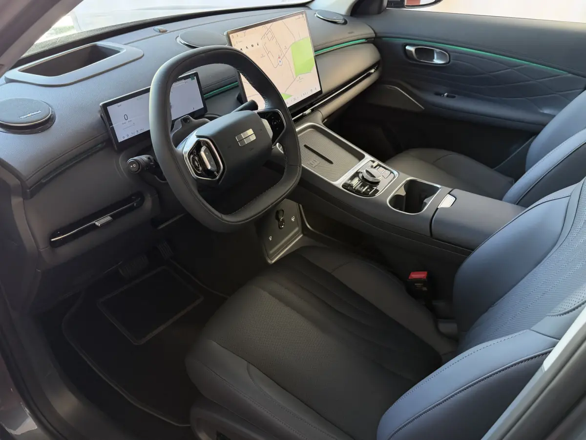 MAX+ PHEV LONG RANGE NIEUWE AUTO | 29,8 kWh ACCU | 136 KM WLTP | PANORAMADAK | STOELVERWARMING/KOELING | LEER | MET MASSAGE Geely Wijchen