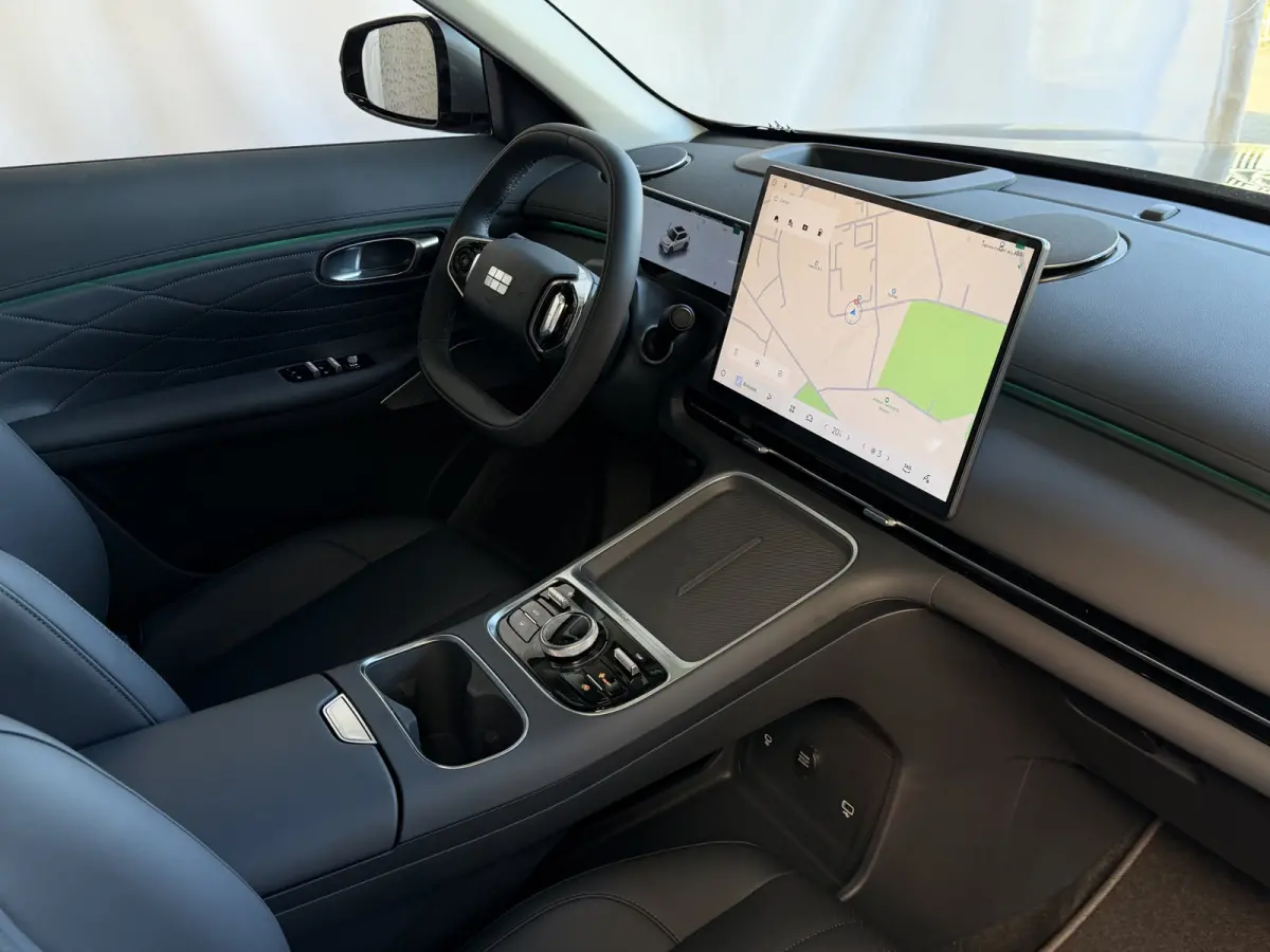 MAX+ PHEV LONG RANGE NIEUWE AUTO | 29,8 kWh ACCU | 136 KM WLTP | PANORAMADAK | STOELVERWARMING/KOELING | LEER | MET MASSAGE Geely Wijchen