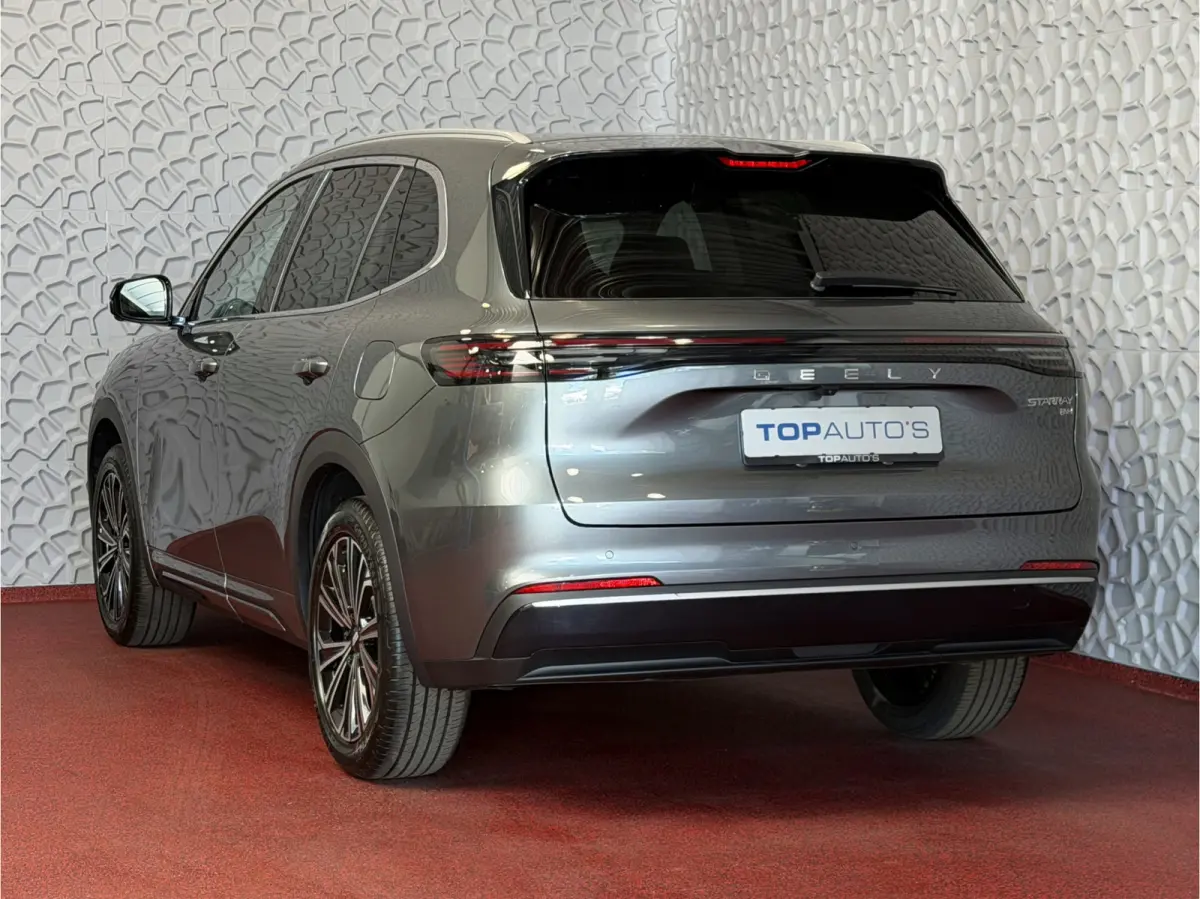 MAX+ PHEV LONG RANGE NIEUWE AUTO | 29,8 kWh ACCU | 136 KM WLTP | PANORAMADAK | STOELVERWARMING/KOELING | LEER | MET MASSAGE Geely Wijchen