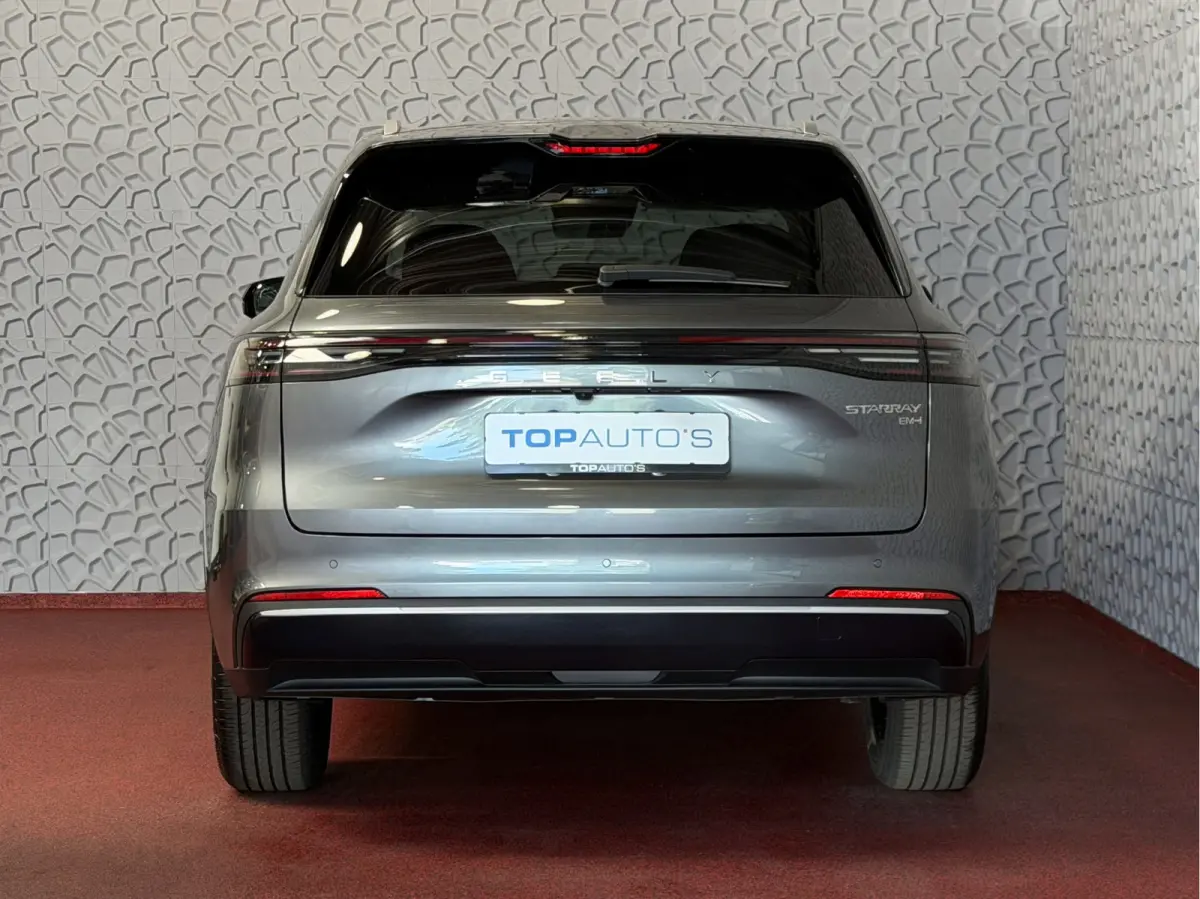 MAX+ PHEV LONG RANGE NIEUWE AUTO | 29,8 kWh ACCU | 136 KM WLTP | PANORAMADAK | STOELVERWARMING/KOELING | LEER | MET MASSAGE Geely Wijchen