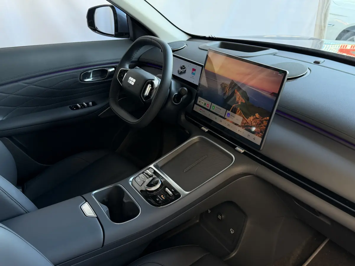 MAX+ PHEV LONG RANGE NIEUWE AUTO | 29,8 kWh ACCU | 136 KM WLTP | PANORAMADAK | STOELVERWARMING/KOELING | LEER | MET MASSAGE Geely Wijchen