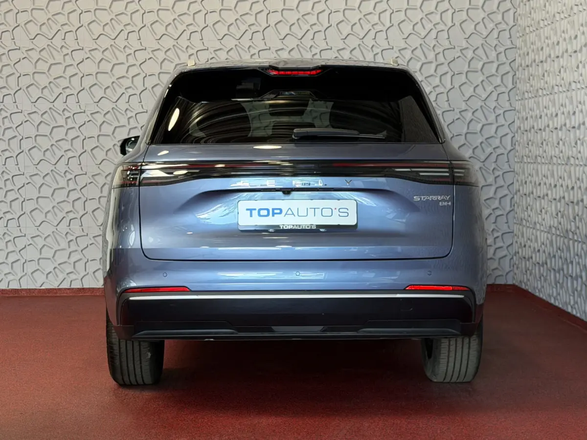 MAX+ PHEV LONG RANGE NIEUWE AUTO | 29,8 kWh ACCU | 136 KM WLTP | PANORAMADAK | STOELVERWARMING/KOELING | LEER | MET MASSAGE Geely Wijchen