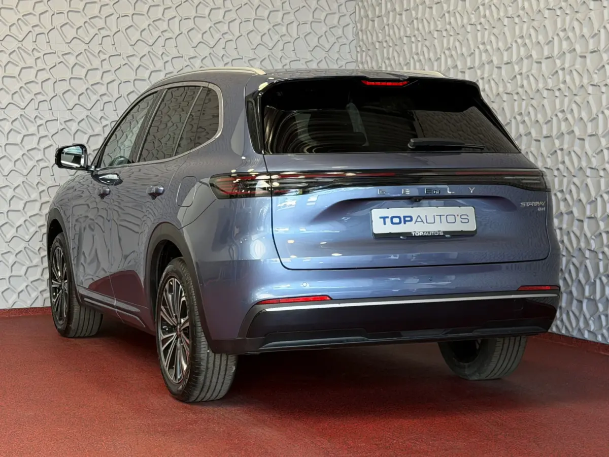 MAX+ PHEV LONG RANGE NIEUWE AUTO | 29,8 kWh ACCU | 136 KM WLTP | PANORAMADAK | STOELVERWARMING/KOELING | LEER | MET MASSAGE Geely Wijchen
